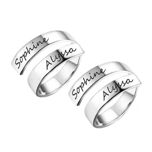 LOANYA Partnerring mit zwei eingravierten Namen in Gold Loanya Silber