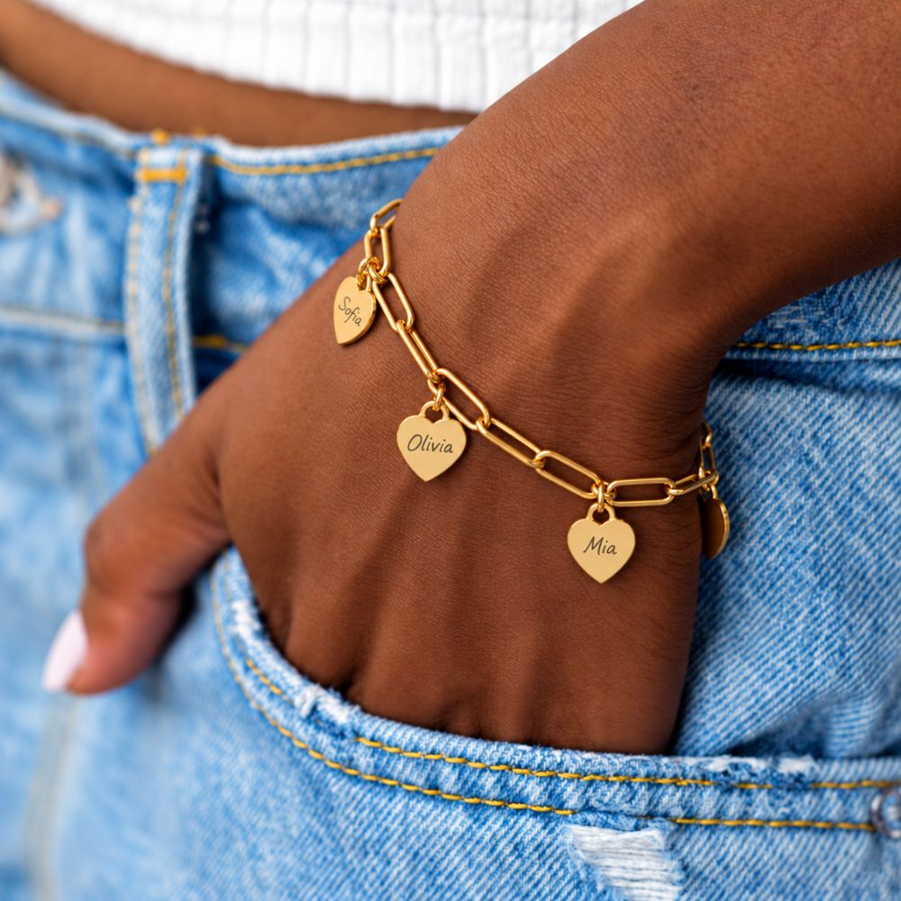 Armband mit Herzanhängern