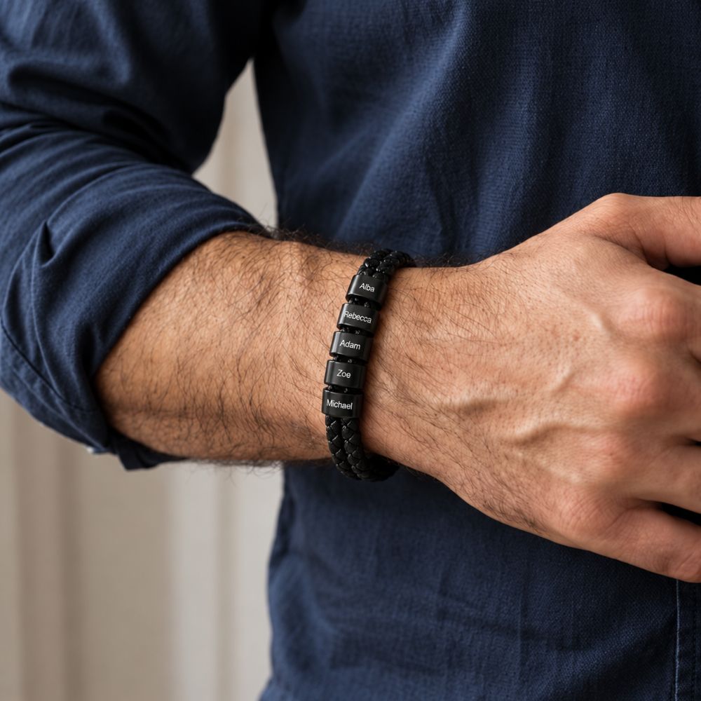 Herrenarmband mit gravierten Beads