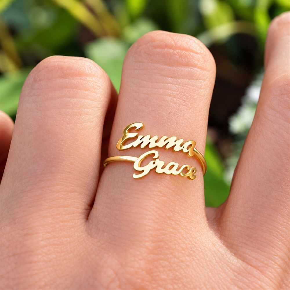 Ring mit zwei personalisierten Namen