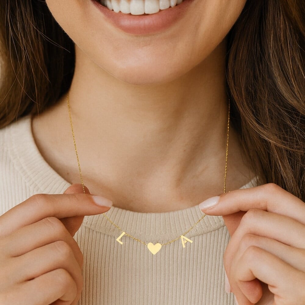 Initialkette mit Herz – Zwei Buchstaben als Symbol eurer Verbindung Necklaces Loanya 