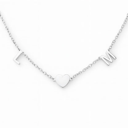 Initialkette mit Herz – Zwei Buchstaben als Symbol eurer Verbindung Necklaces Loanya Silber 40 - 45 cm 