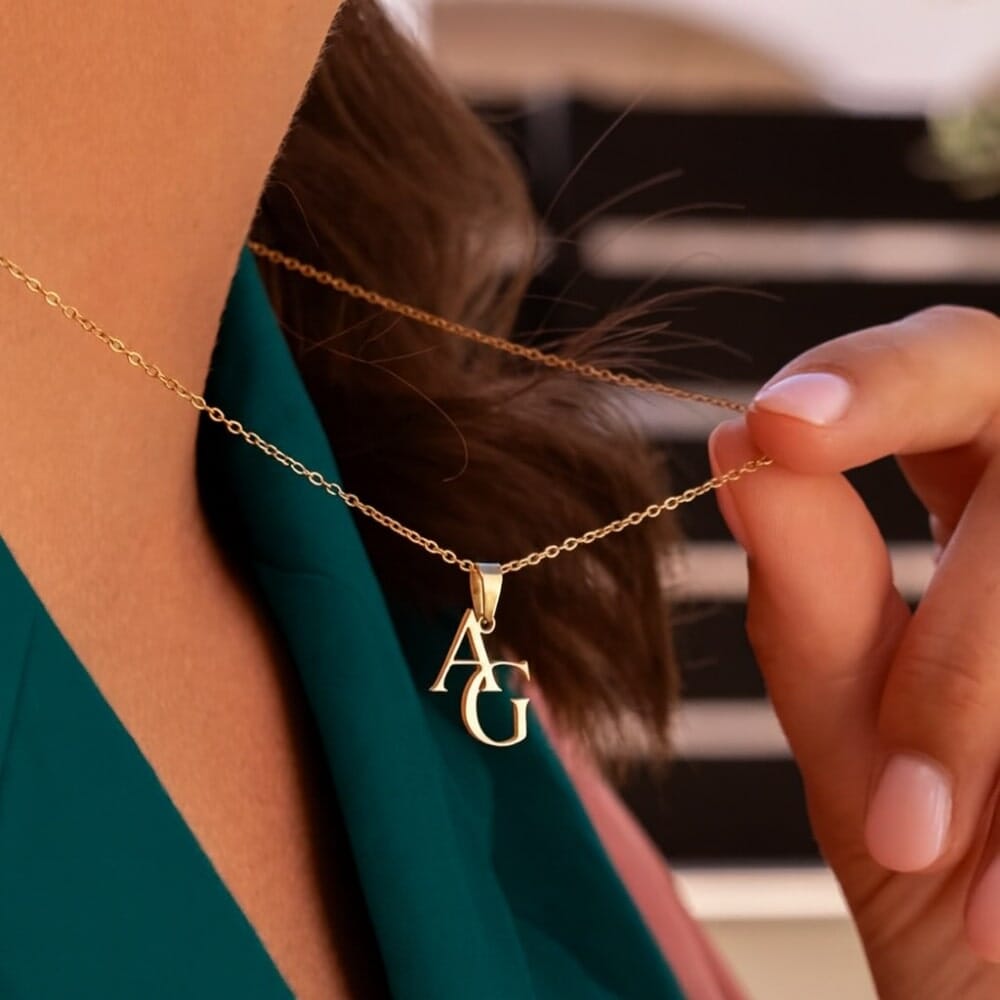 Personalisiertes Monogramm – Verschlungene Initialen Kette Necklaces Loanya Gold 45 - 50 cm 