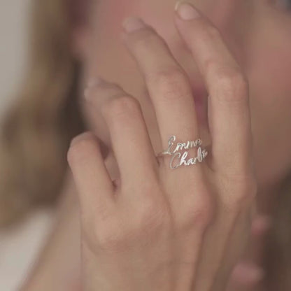 Ring mit zwei personalisierten Namen