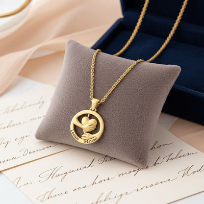 Umarmendes Herz – Namenskette Necklaces Loanya Gold 45 - 50 cm 